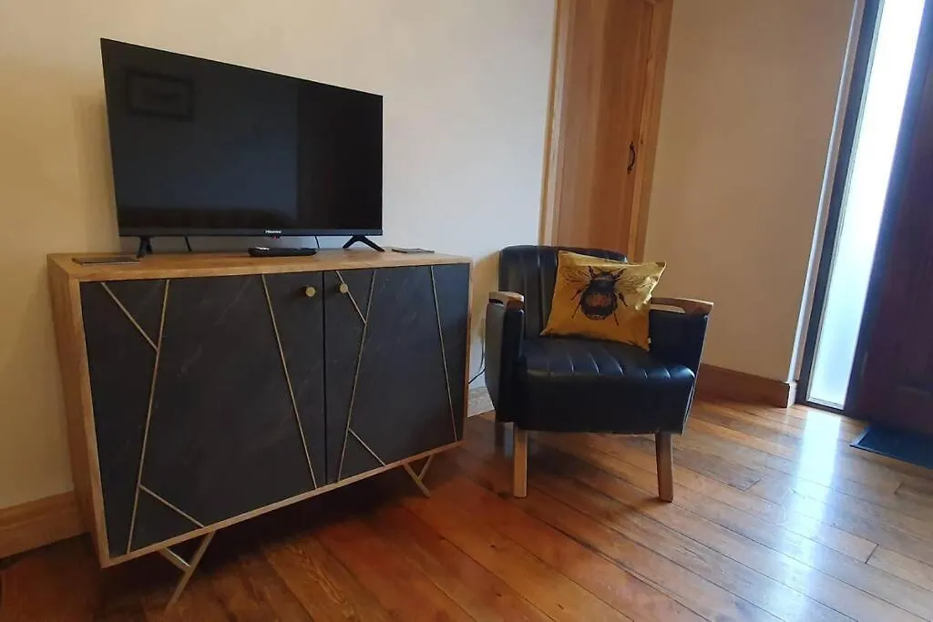 Apartment Ty Taf 2 Bed Cottage With Deck & Easy Transport Links Cardiff United Kingdom