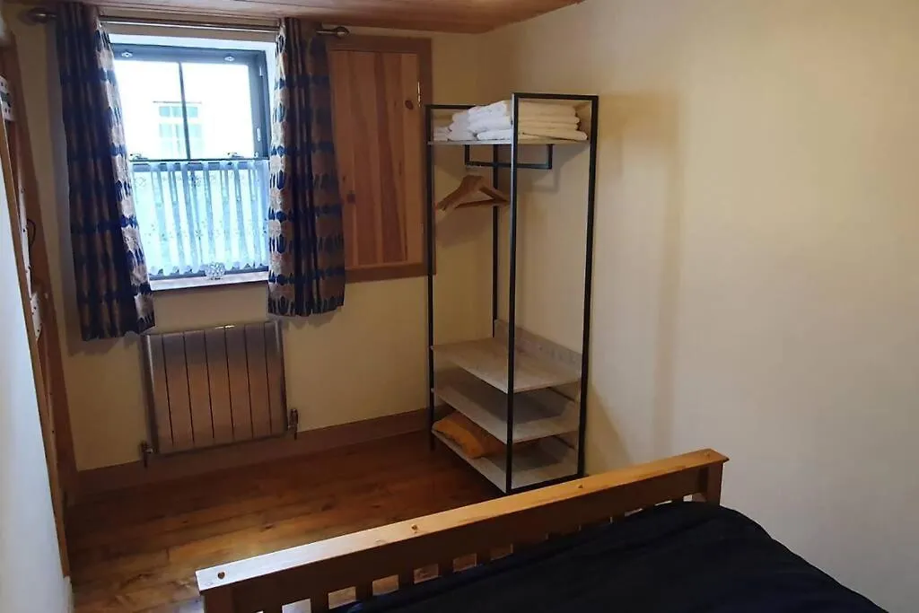 Ty Taf 2 Bed Cottage With Deck & Easy Transport Links Cardiff
