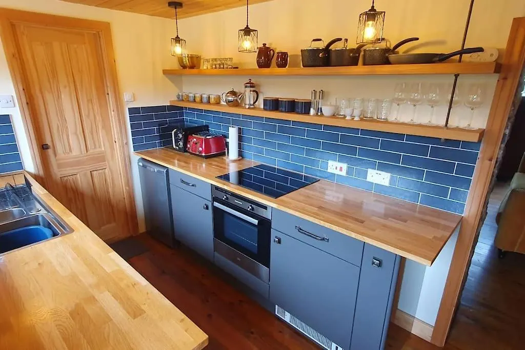 Ty Taf 2 Bed Cottage With Deck & Easy Transport Links Cardiff United Kingdom