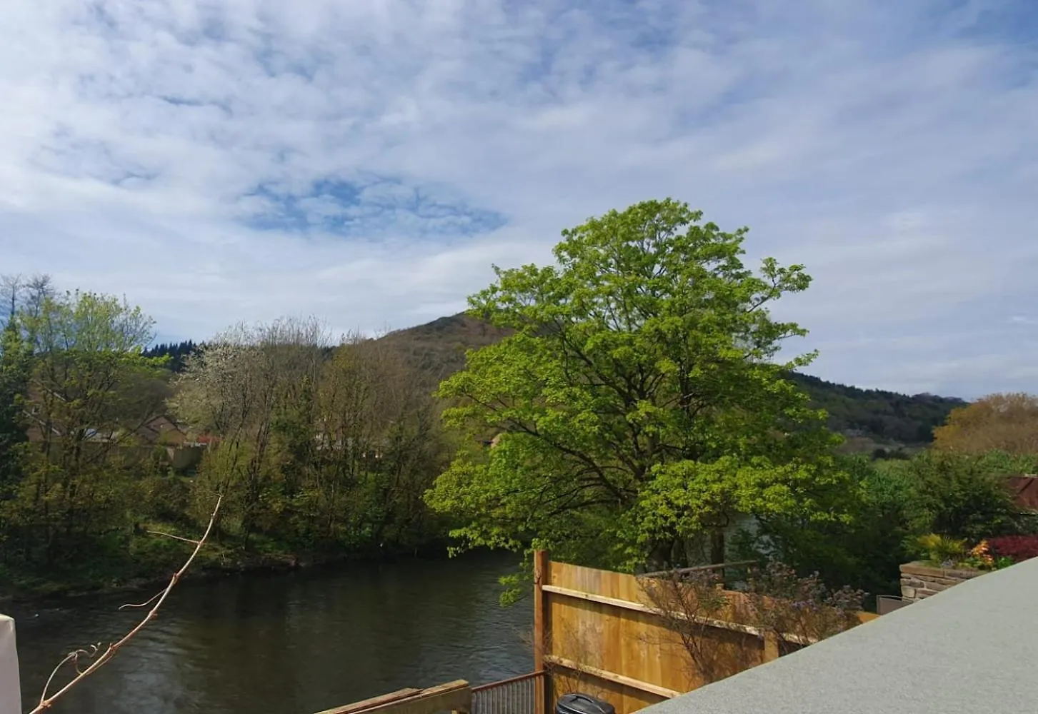 Ty Taf 2 Bed Cottage With Deck & Easy Transport Links Cardiff United Kingdom