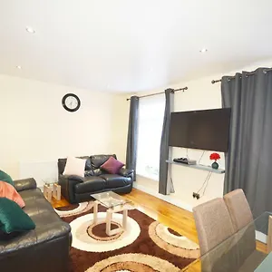 Modern 4 Bedroom Apartment London